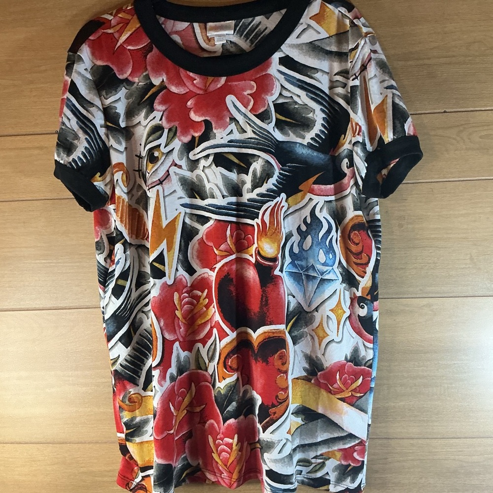 LuLaRoe Women’s XL Multicolor Graphic Short Sleeve Ringer Tee